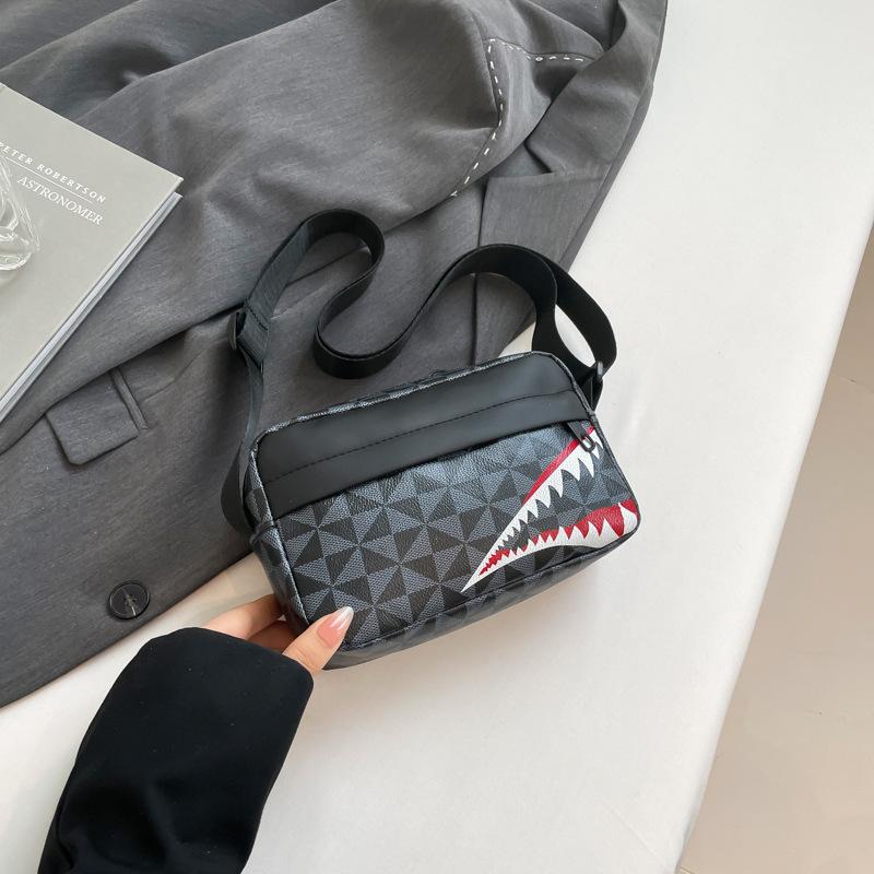 Summer new fashion simple personality casual retro trend light wide shoulder strap comfortable shoulder messenger bag