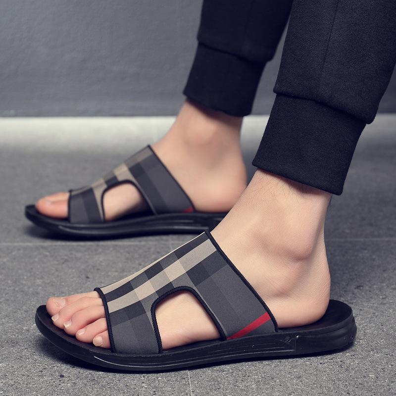 Men's Plaid Slippers Casual Summer Sandals 2025 Versatile Korean Version Trendy Shoes Lycra Beach Shoes Cool Slippers