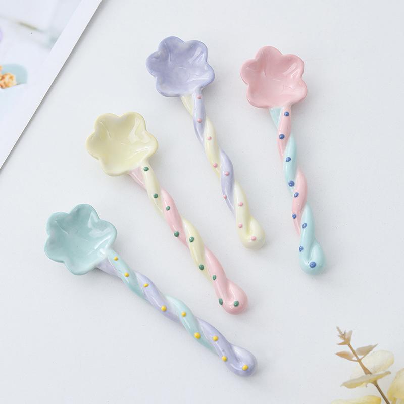 1Pc Ceramic Long Handle Spoon Cute Ice Cream Hand Painted Dessert Spoon With Long Handle Kitchen Tableware Accessories