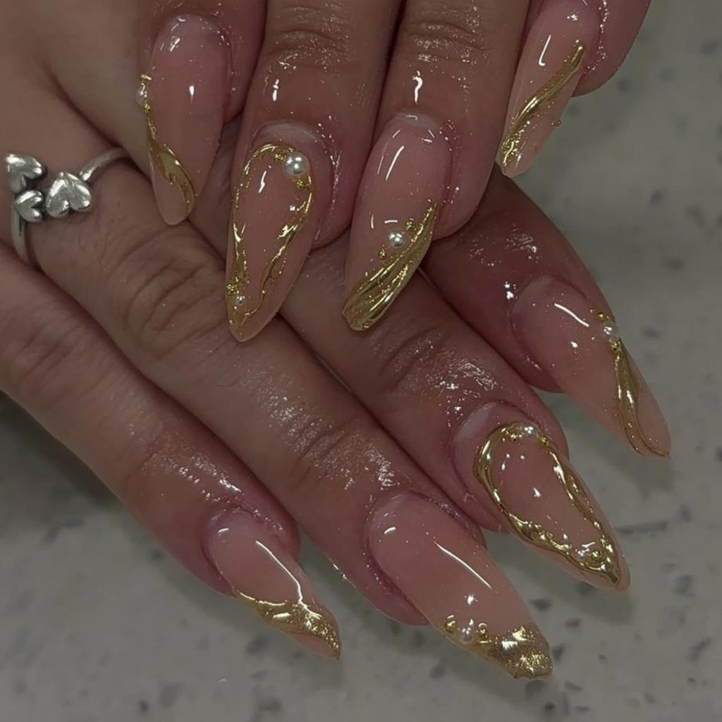 24 Peças Unhas Postiças Francesas Amêndoa Douradas Simples Ovais Cobertura Total Pontas de Unha Press-On Unhas Postiças Usáveis