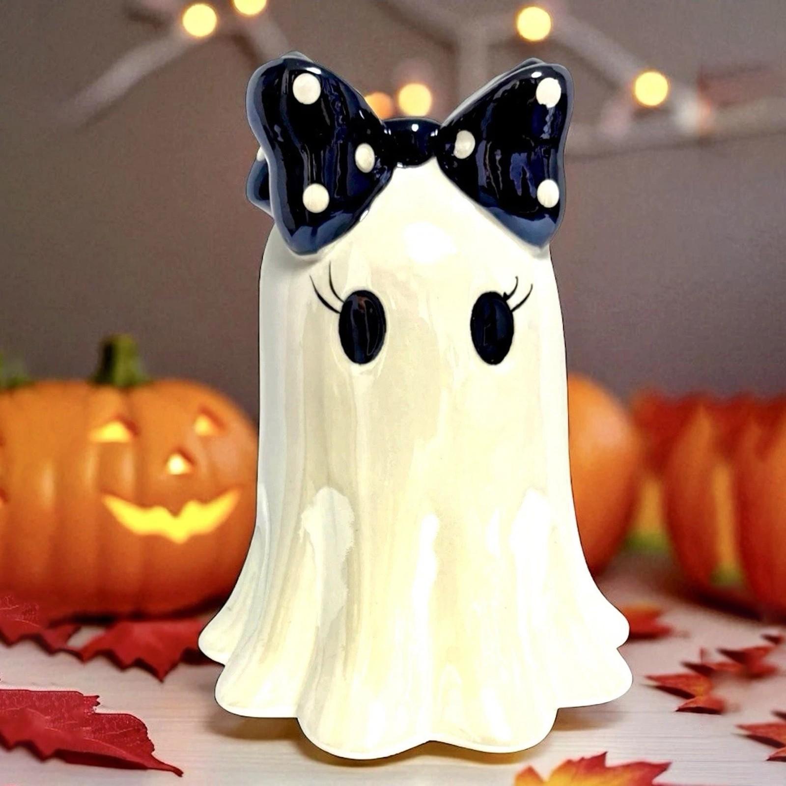 

Милая статуэтка кошки, держащей, статуэтка с бантом, статуэтка ведьмы в очках и шляпе, держащей тыкву, Хэллоуин украшение для дома One Size