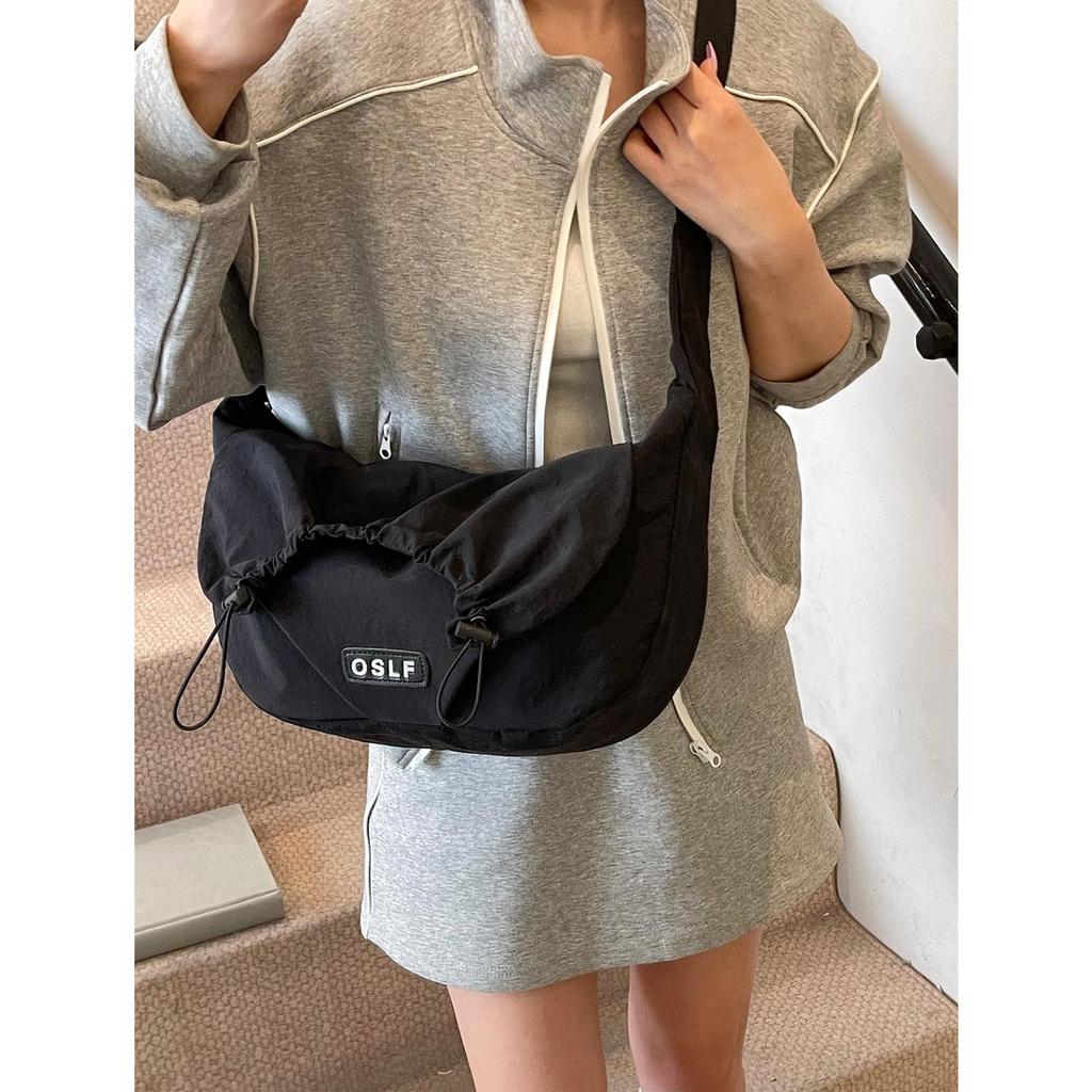 2026 fashiable and simple nyl shoulder bag, large capacity crossbody bag, persalized drawstring outdoor sports bag