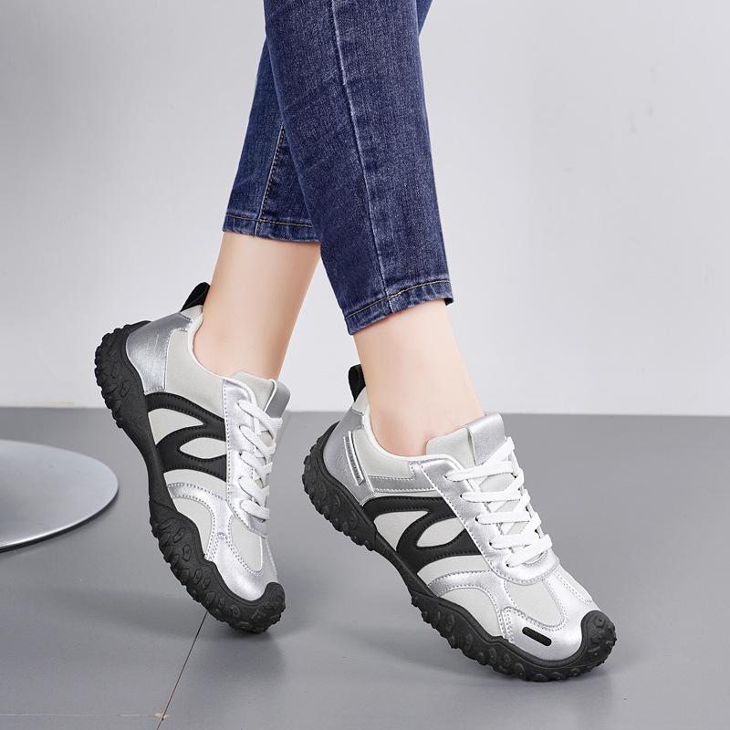 Large Size Women Shoes 2026 Autumn New Lightweight Comfort Soft Sole Vulcanized Shoes Outdoor Non Slip Lace Up Platform Sneakers