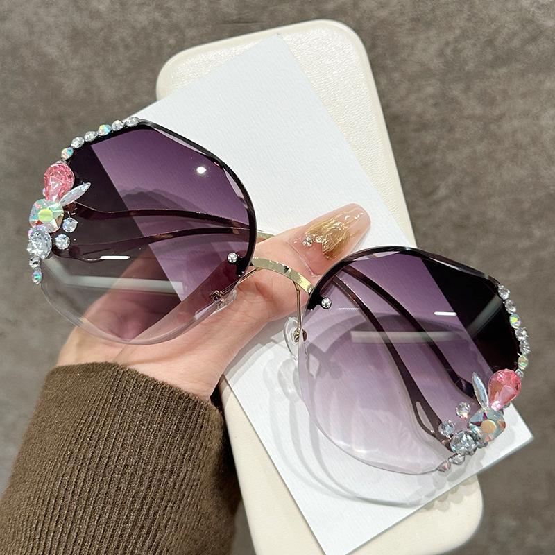 2025 New Crystal Sunglasses - Trendy Rhinestone UV400 Shades for Women