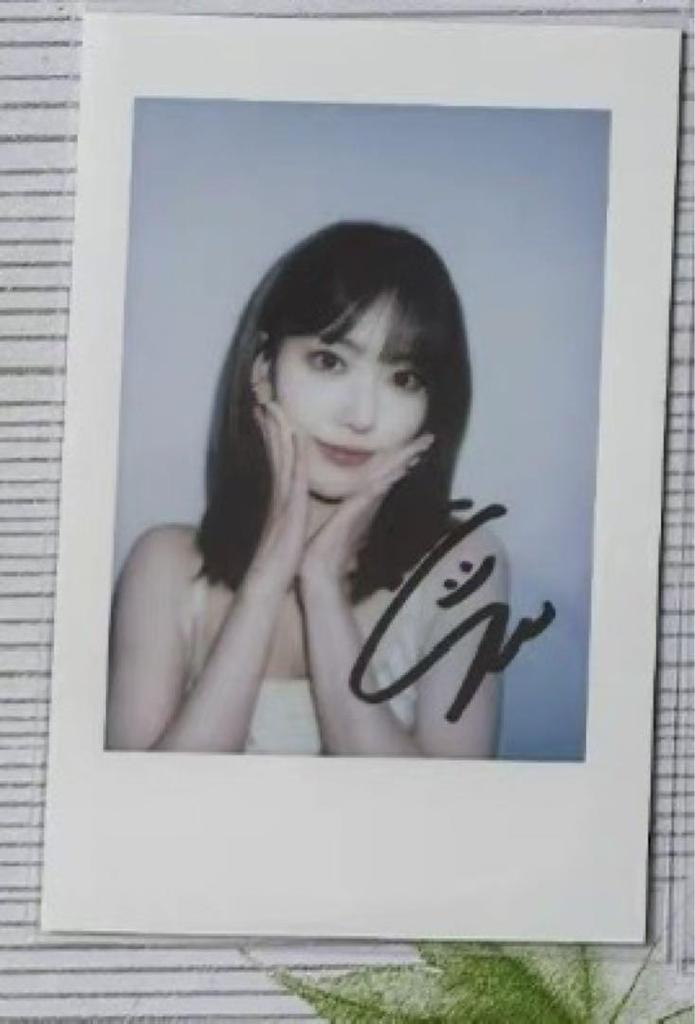 [USED] LESSERAFIM HOT Sakura China idoustage 2.0 Instax Trading Card