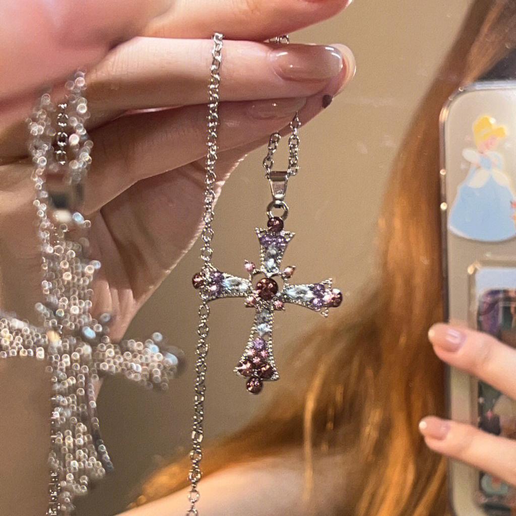 Sweet and cool wind Spice Girl Cross Necklace Female Heavy Industry Diamond Gothic European and American style Necklace Design clavicle chain