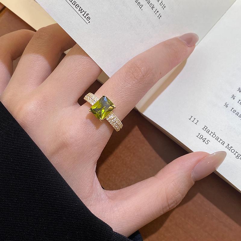 Exquisite Olive Green Zircon Retro Open Ring: Versatile, Fashionable, Personalized Design