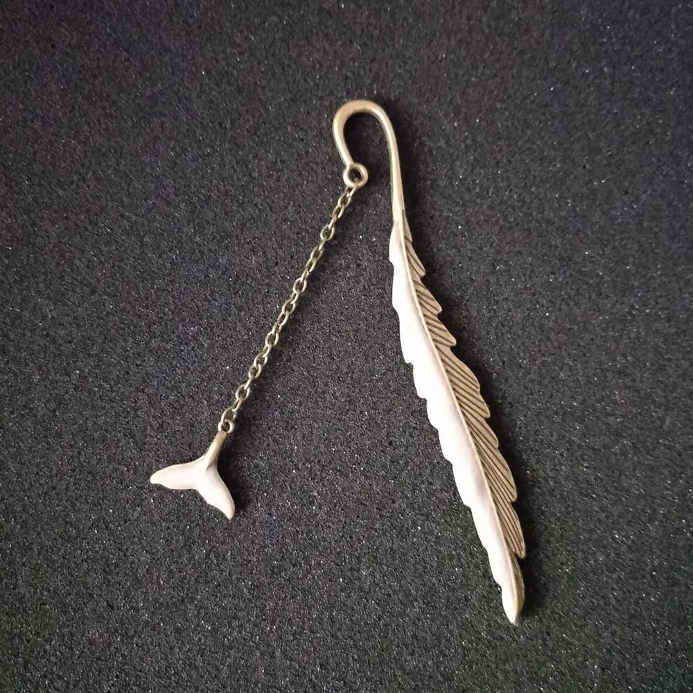 1 Piece Luminous Feather Bookmark Retro Luminous Creative Whale Tail Metal Bookmark Fluorescent Owl/butterfly Bookmark
