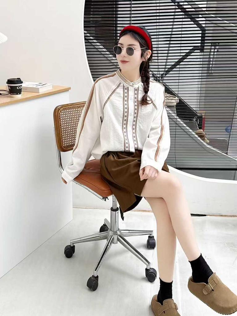 2025 Spring Artistic Embroidery Crochet Cotton Women's Loose Round Neck Cardigan Shirt