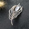 Broche Forma De Pluma De Pavo Real Hueco Brillante Diamante De Imitación Inoxidable Exquisito Colorfast Bolsa De Lujo Collar Bufanda Sombrero Decoración Ropa Pin Señora Joyería