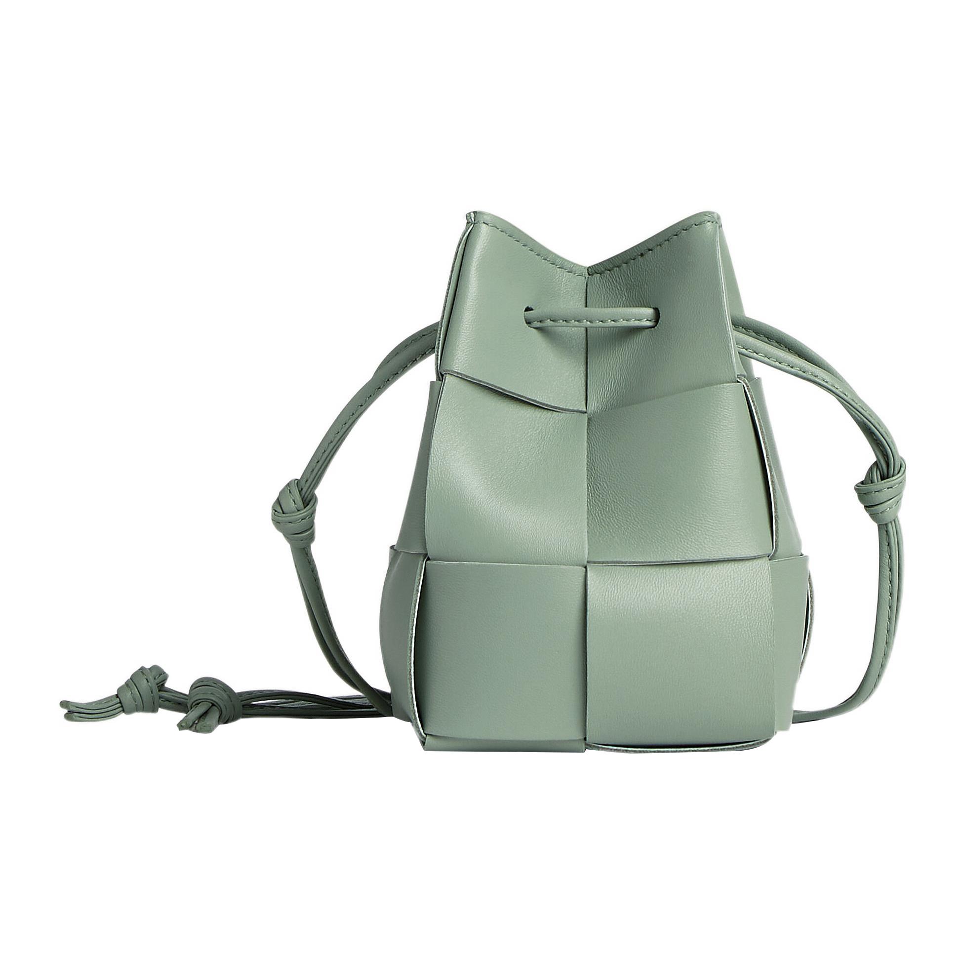 

Новая сумка-ведро Bottega Veneta CASSETTE из овчины, женская сумка на плечо, шалфейно-зеленая 680217VCQC43403 8.9*8.9*14.0CM