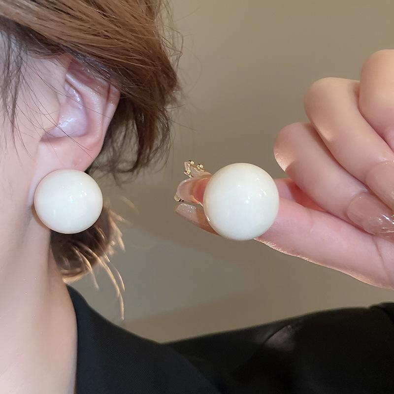 Elegant Heart Pearl Flower Stud Earrings - Stylish and Versatile for Women