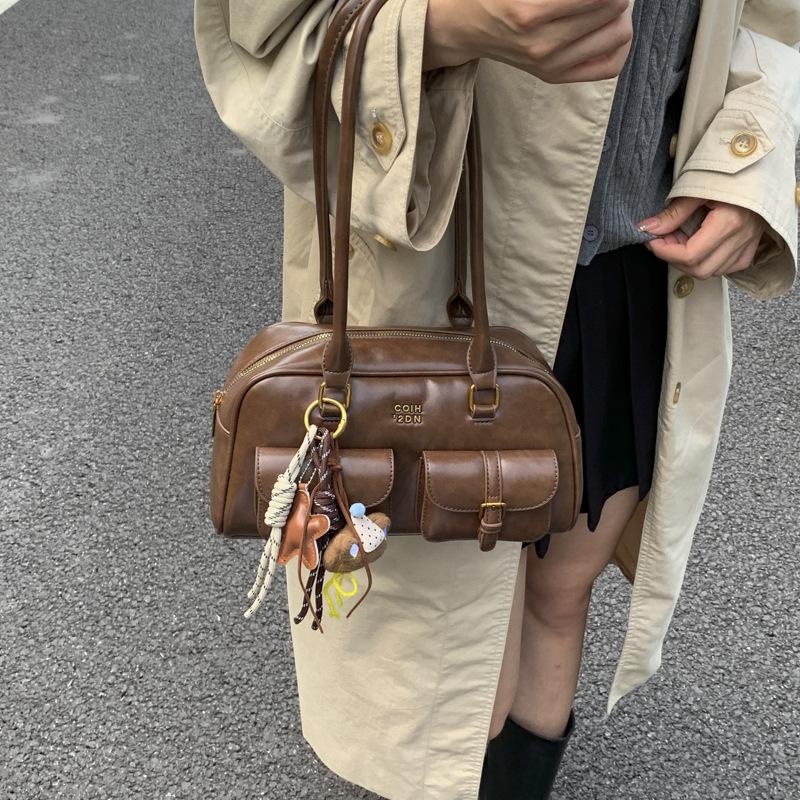 This year's popular Boston bag women's large-capacity 2025 new autumn and winter retro shoulder underarm commuter pillow bag