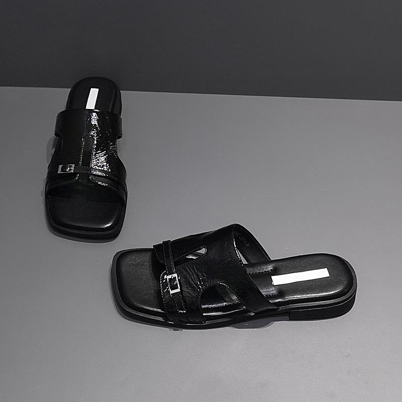 New Versatile Women's Shoes Flat and Soft-soled Beach Slippers and Sandals