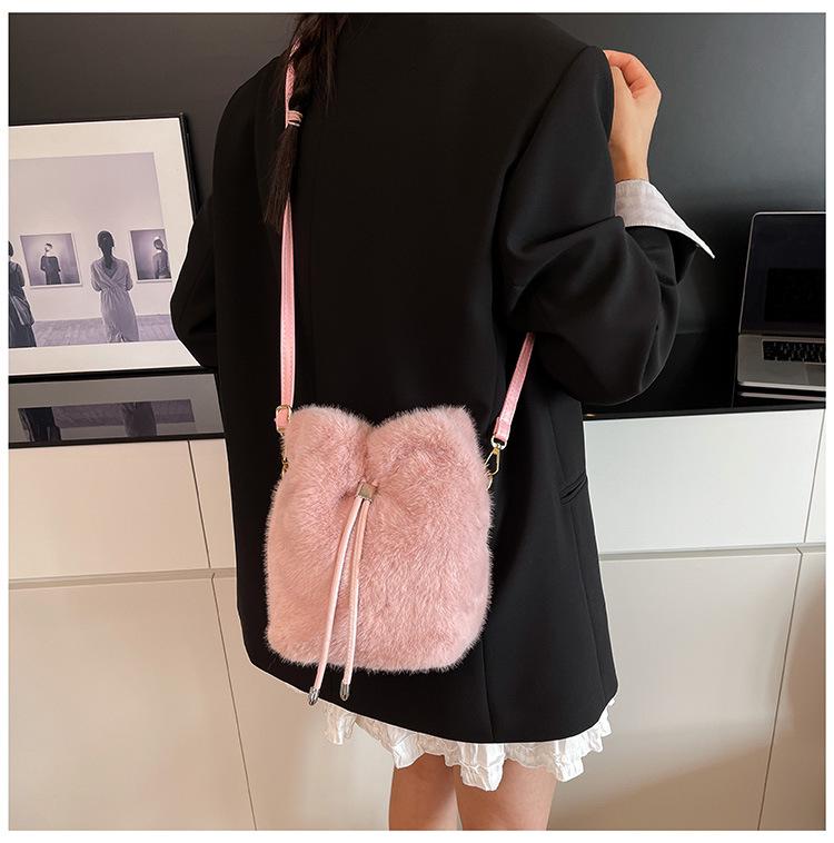 Damen 2025 Flauschige Fell Bucket Bag – Herbst/Winter Schulter Crossbody