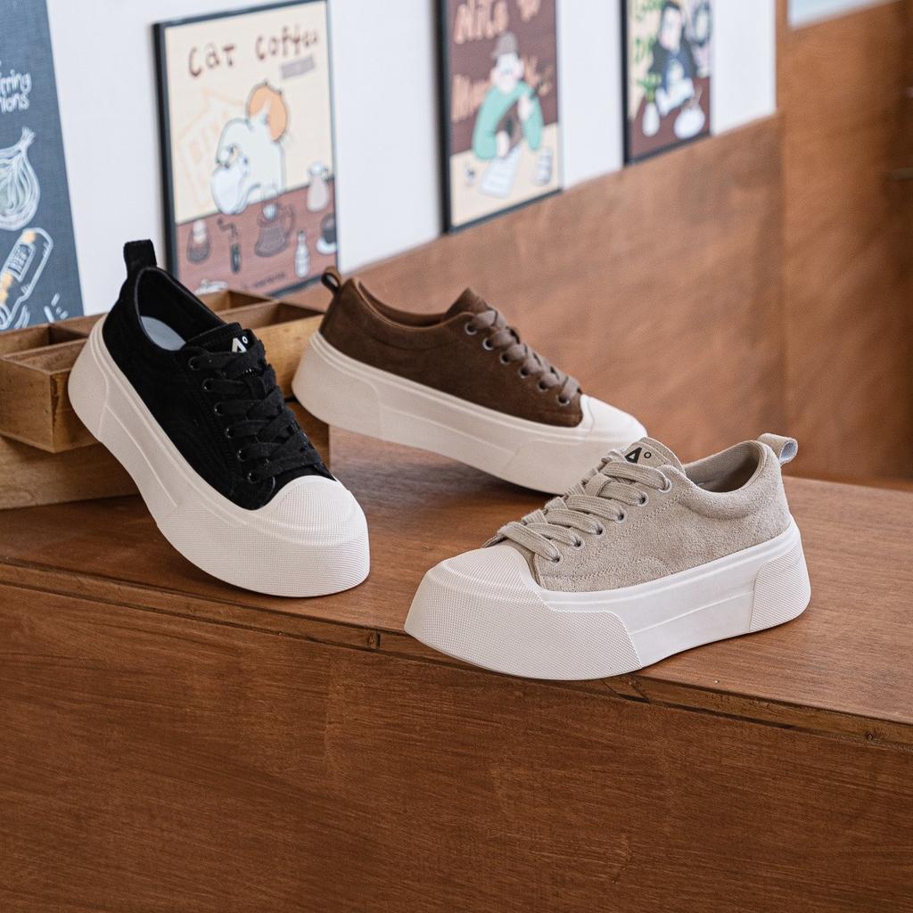 2025 autumn new leather muffin thick baseplate shoes women's retro versatile senior sense sports and leisure white shoes