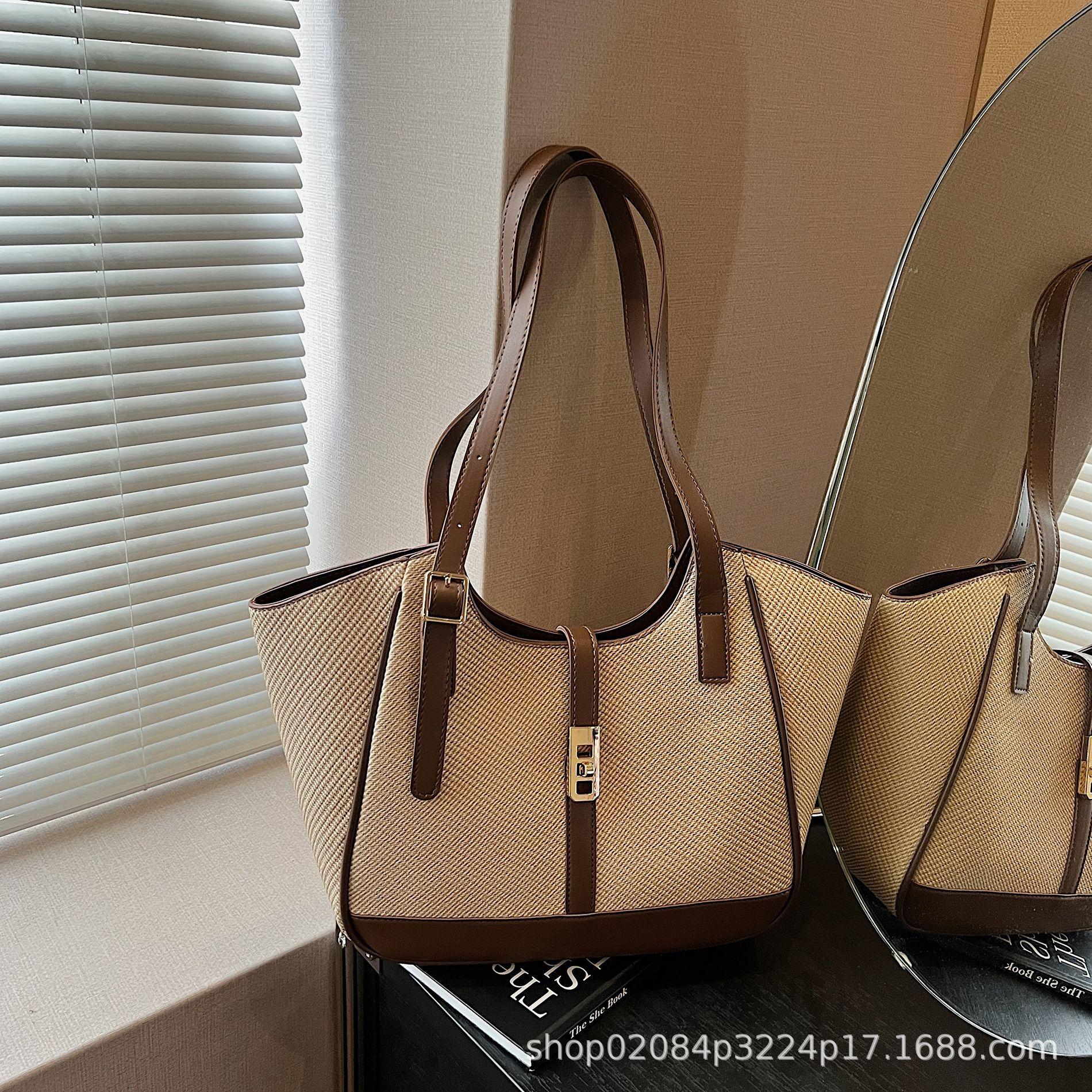 

New 2025 contrasting color texture advanced large capacity simple versatile women s shoulder bag messenger bag handbag wholesale темно-коричневого кольору