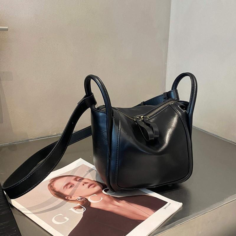 

Women s Bag Cowhide Handbag Versatile Large Capacity Armpit Shoulder Niche Crossbody чорний