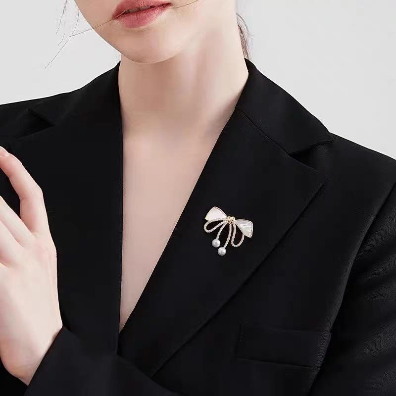 1 Piece Butterfly Brooch, High-End, Light Luxury, Niche, Simple Temperament, Suit Pearl Brooch, Clothing Accessories