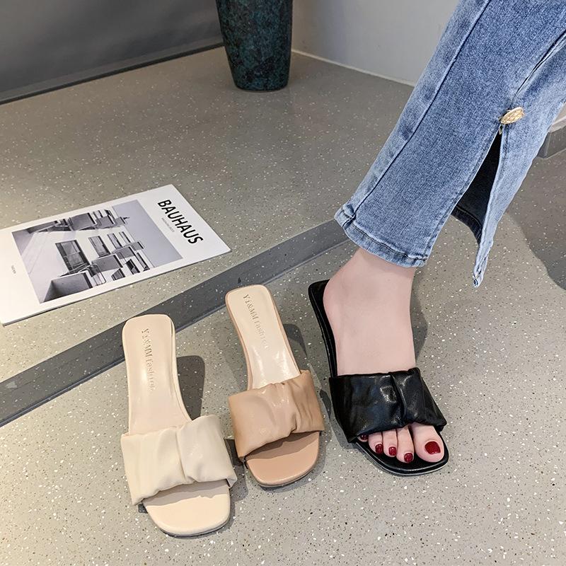 French Square Head Thick Heel Slippers Women's Outer Wear 2025 Summer New Fashion Versatile Pleated Word with Cool Slippers