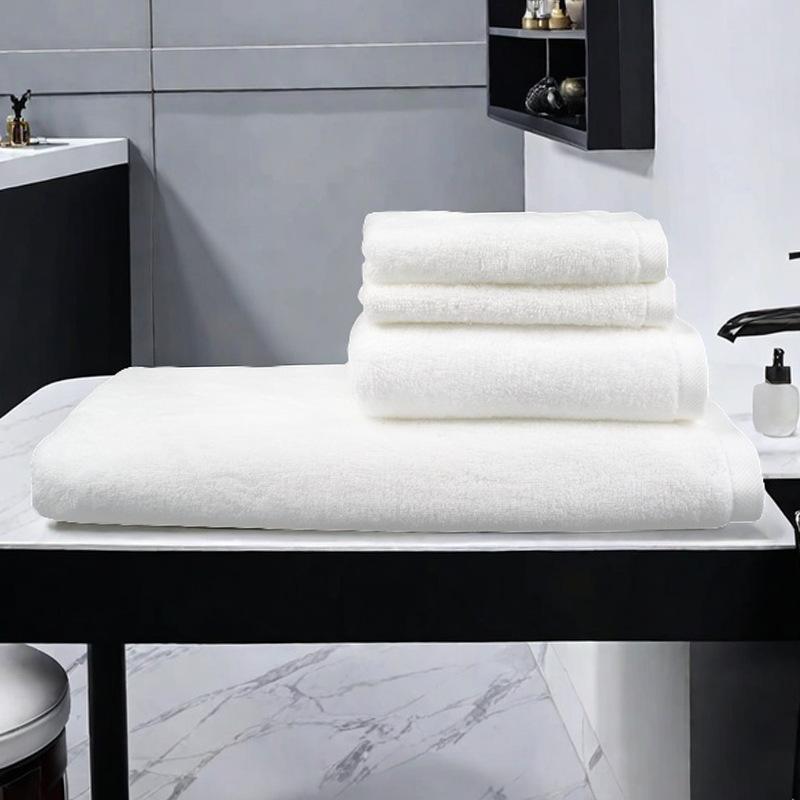 Hotel, casa de huéspedes, salón de belleza y spa – toallas y toallas de baño gruesas, absorbentes y sin pelusa, hechas de algodón puro, en blanco