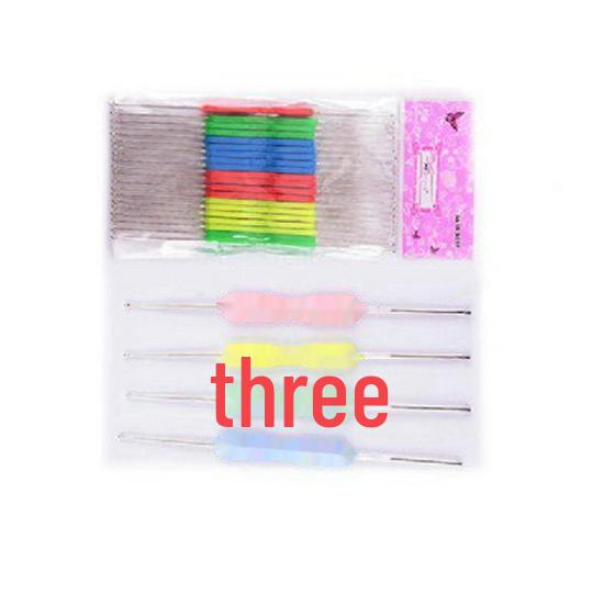 DIY-Schmuck-Werkzeugset: Spitzzange, Schere, Materialien für handgefertigte Ohrringe.