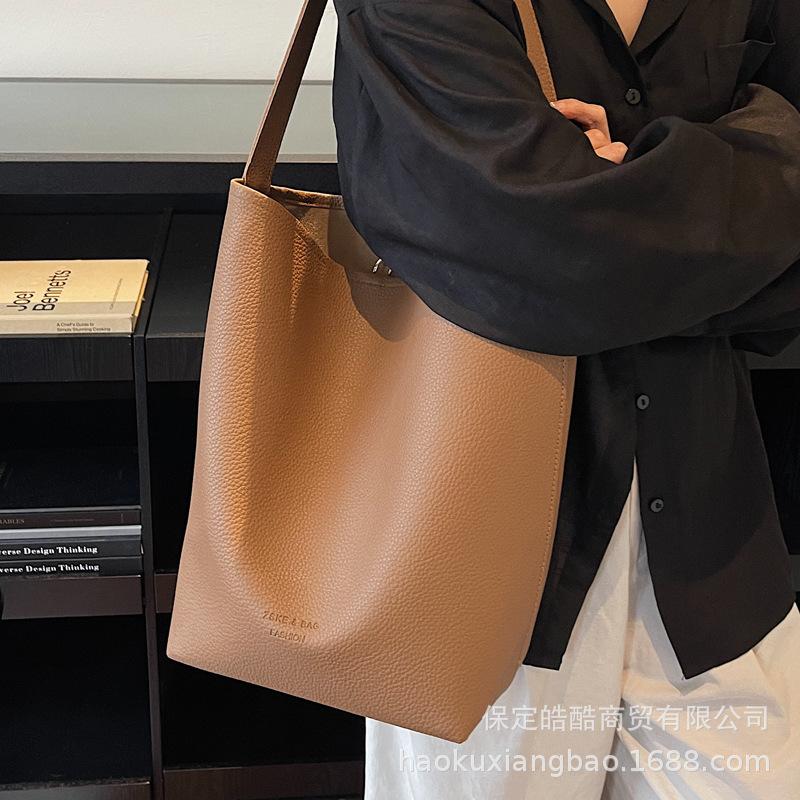 Bucket Bag Women's 2025 New Retro Large-capacity Simple Messenger Bag Popular Commuter Tote Bag Mother and Child Shoulder Bag