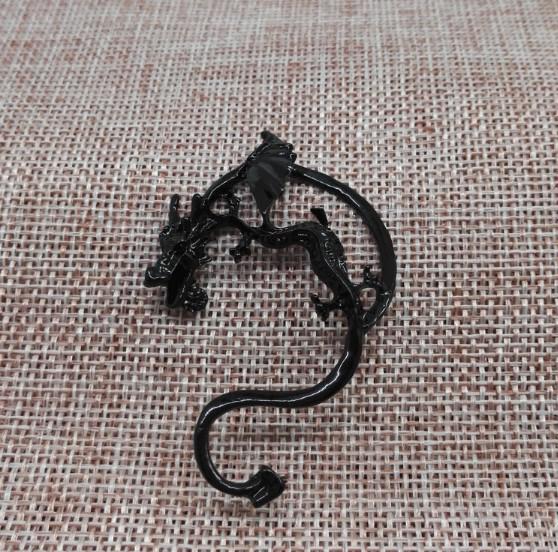 

Серьги в стиле ретро-готики-панка с драконом в смелом стиле чёрный