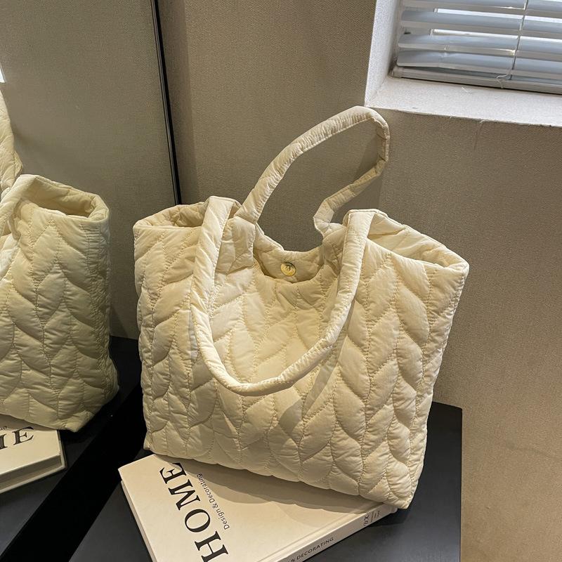 Large Capacity Soft Underarm Shoulder Bag for Women Spring Trend Fashion Design Cloth Handbags Female Travel Shopper Tote Bags