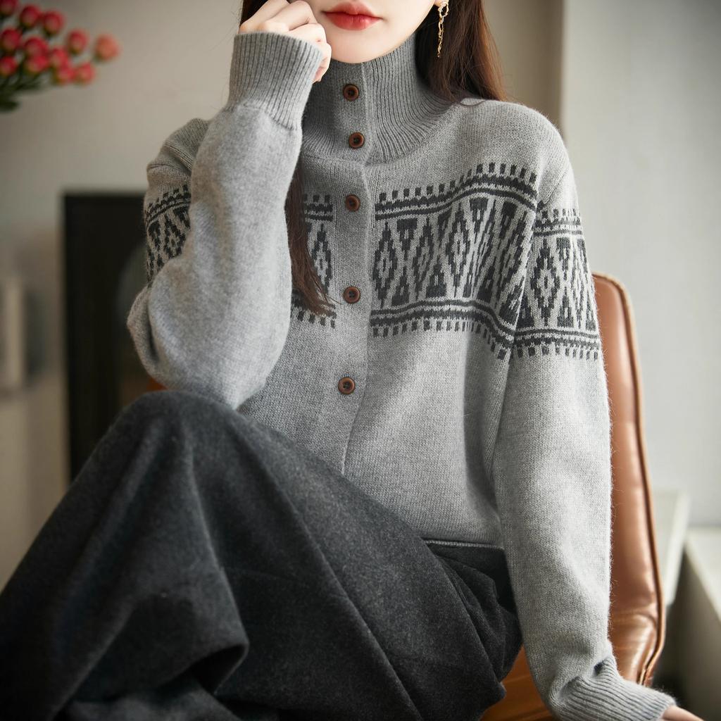 Plum Blossom Blouse with High Collar and Three-dimensional Pattern, Soft and Cozy, Suitable for Wearing in Autumn and Winter As An Outer Garment.