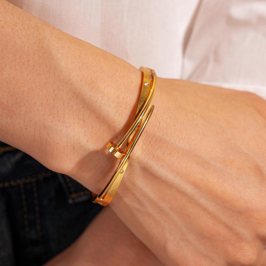 Elegant Stainless Steel Open Bangle: Simple Fashion Temperament Bracelet for Women