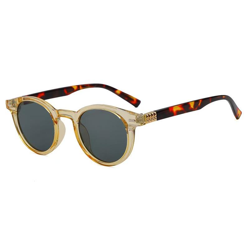 2024 Retro Rivet European & American Small Frame Round Sunglasses - High-End Beach Style