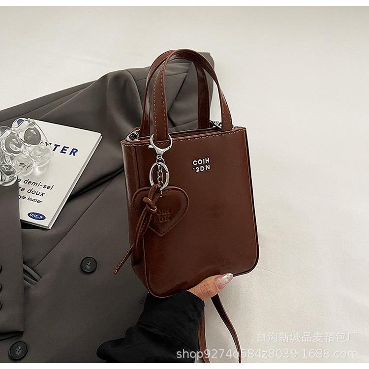 

Korean version ins niche mobile phone bag 2025 new summer super fire silver small bag women s portable shoulder messenger bag коричневый