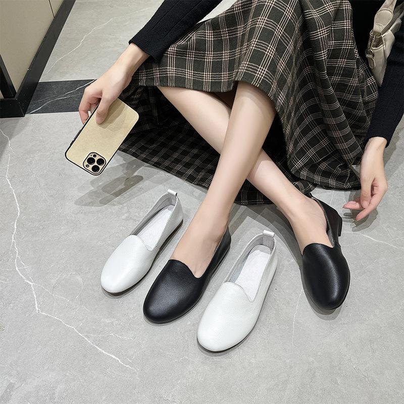 The first layer of cowhide 2025 autumn Korean version of genuine leather mother shoes women's lazy grandma shoes women's casual loafers Doudou shoes