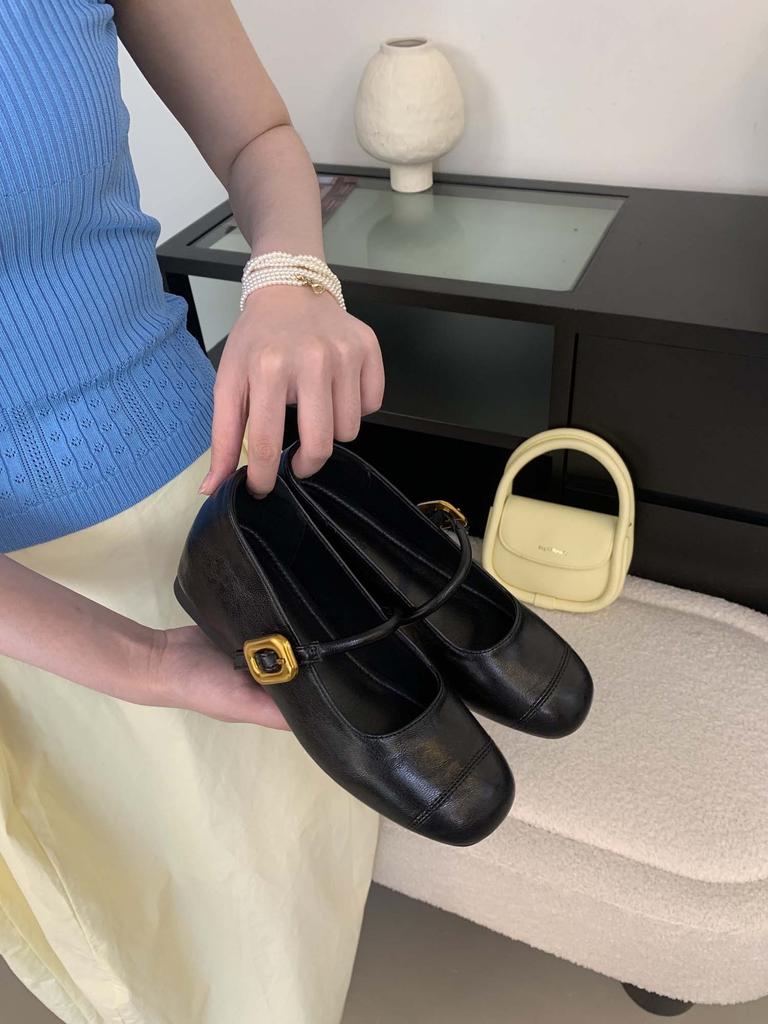 Retro Mary Jane Schuhe 2025 neu Französischer kleiner Duftstil elegant eckige Spitze flacher Ausschnitt Innenhöhenerhöhung Ein-Wort-Riemen Einzelne Schuhe