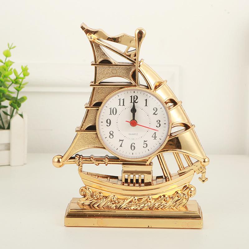 R1622 Cartoon Couple Robot Alarm Clock - Silent Movement, Battery-Operated for Student Bedrooms