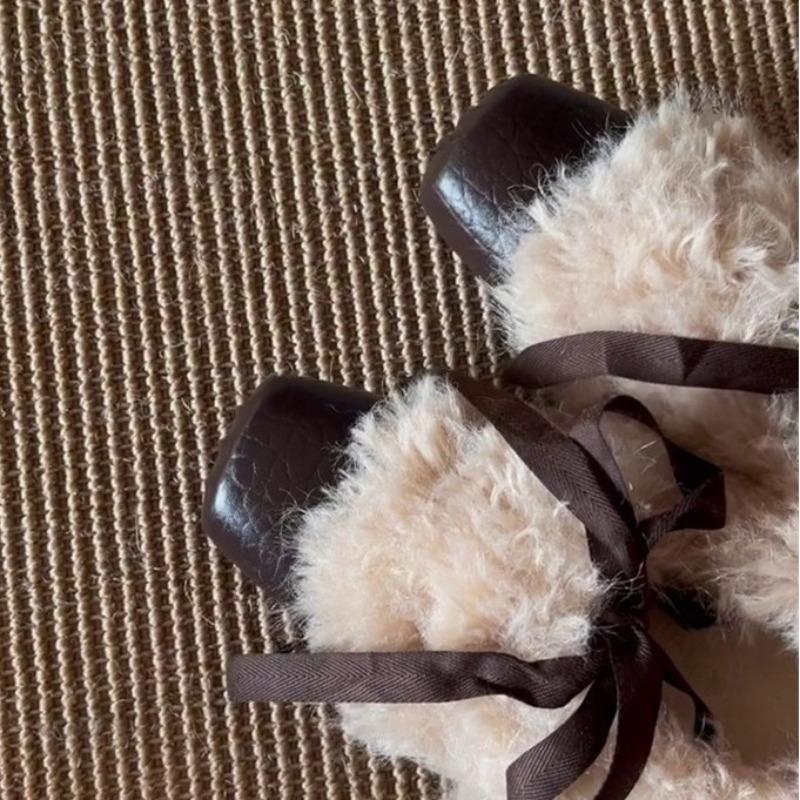 Rundgeschlossene, niedrig geschnittene Baumwoll-Schnürschuhe im Retro-Stil mit extra Höhe und zusätzlicher Isolierung.