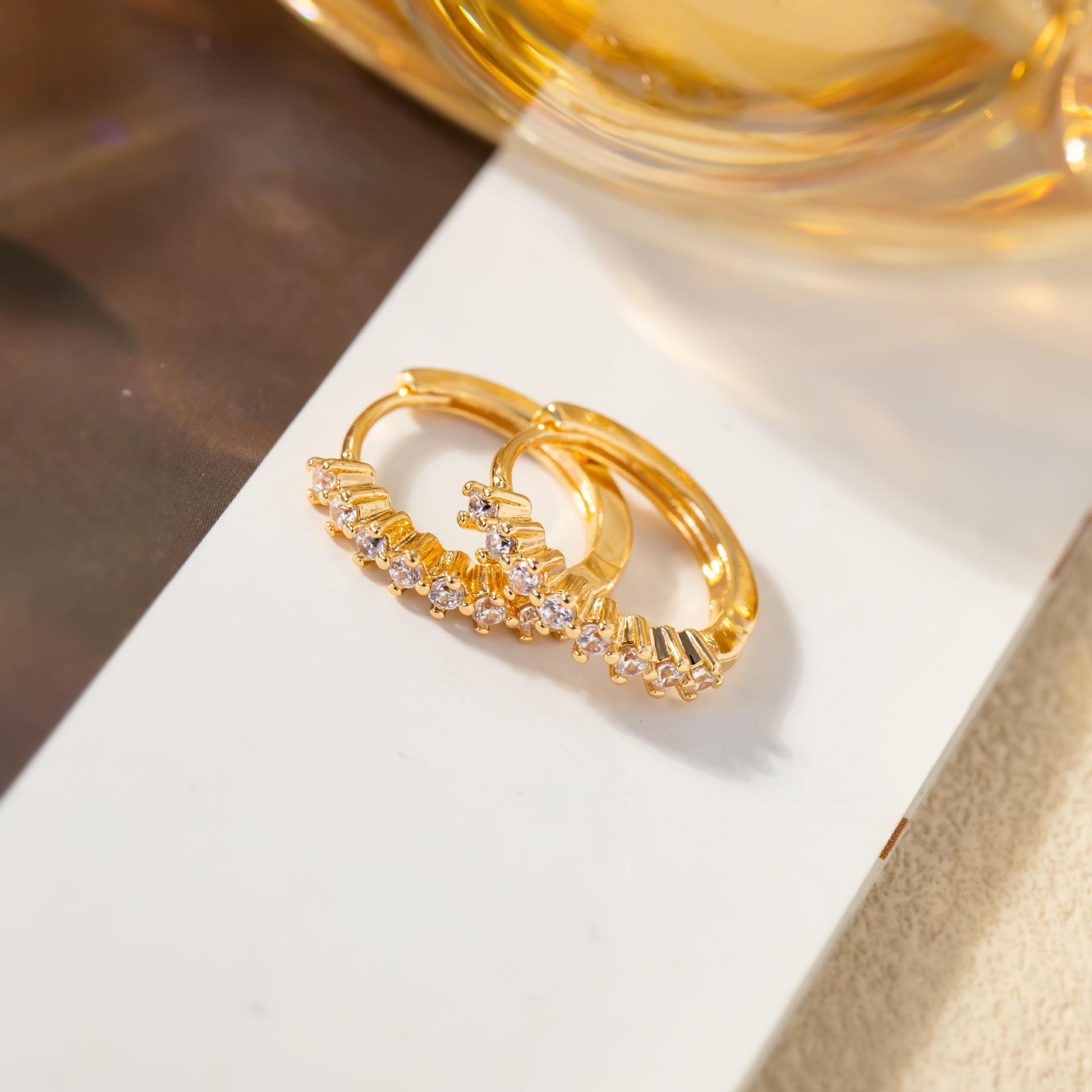 Gold-Plated Rhinestone Flower Women s Ear Cuff - Fashionable Korean Style Earrings