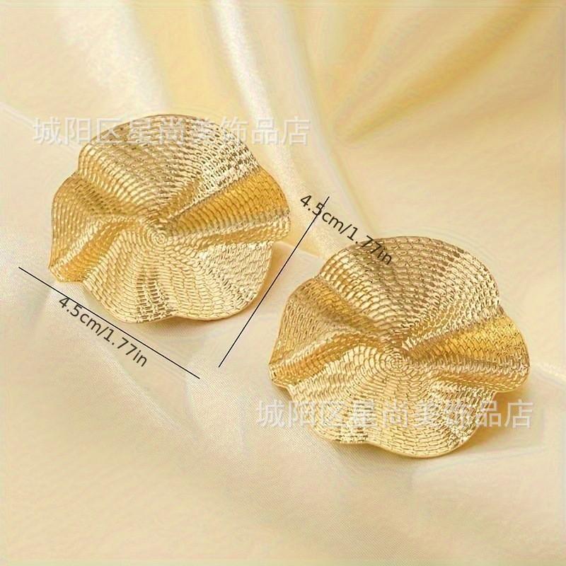 Folded lotus leaf design fashion earrings personalized Internet celebrity exaggerated accessories dinner accessories, fashionable and versatile