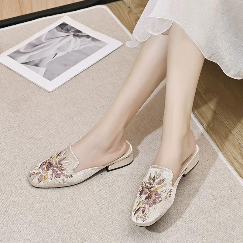 Embroidered bag head half slippers women's summer wear fashion lazy shoes thick heel embroidered cool slippers