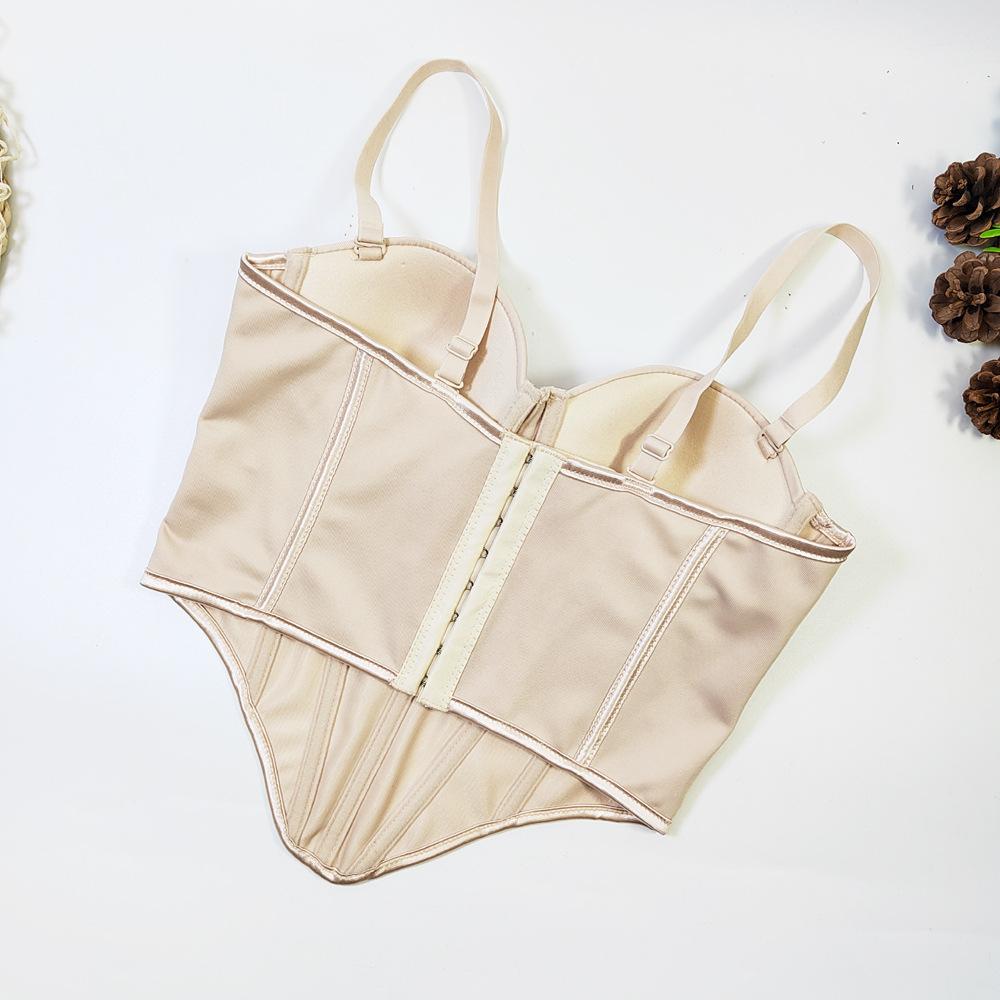 Corsés, ropa de mujer moderna y elegante