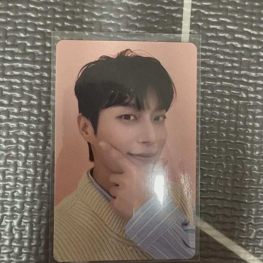 Beast 15th Anniversary Popup Store 50,000 Won Doojoon's Unreleased Photocard