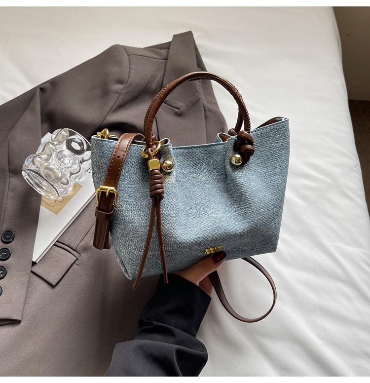 Hand Carrying Simple Fashion Slack Bucket Bag Women 2025 Summer Trend Wrinkled Texture Commuter Messenger Bag Tide