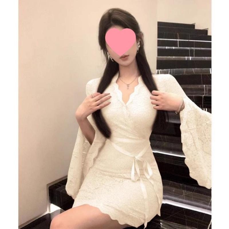 Plus Size Lace Patchwork Flare Sleeve Bodycon Dress for Women - Slimming Autumn/Winter Style