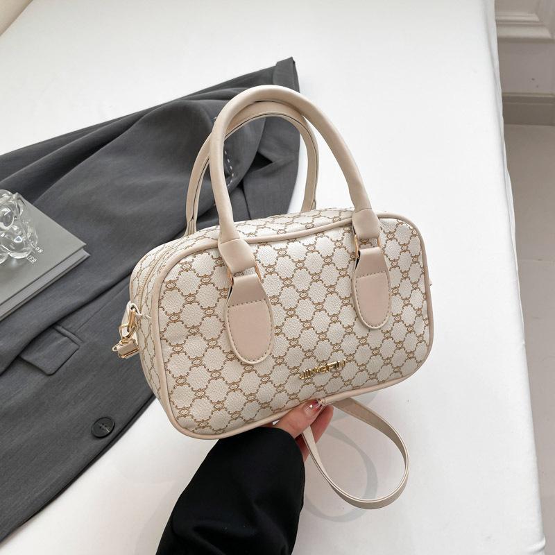 Stylish and Simple Niche Design Handbag 2025 Winter New Casual Shoulder Bag Personalized Messenger Women's Bag