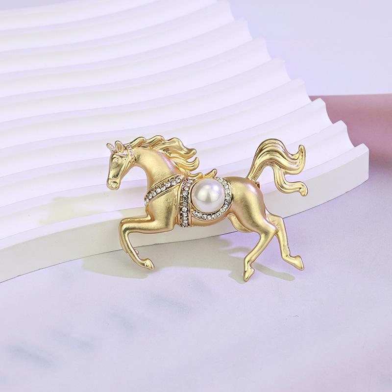 Alloy Light Luxury Court Style Horse Brooch - Unique Animal Design Pin Accessory