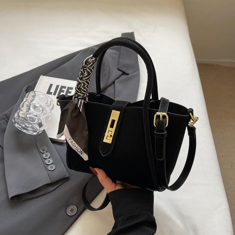 

Корейская простая сумка с рисунком личи, женская модная универсальная переносная сумка-ведро 2024 года, универсальная сумка через плечо в стиле ретро чёрный