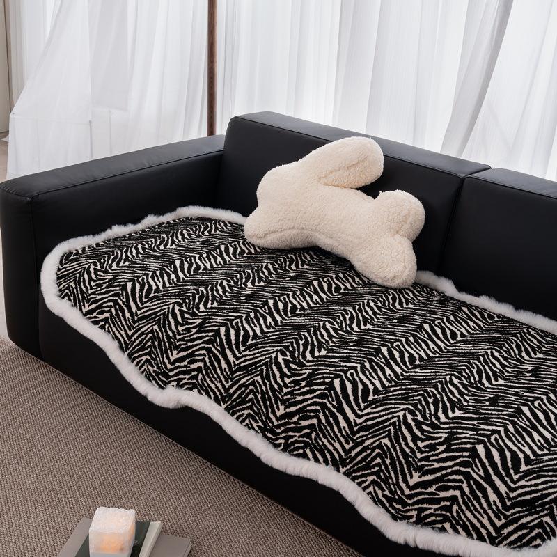 

Light Luxury High-End Sofa Cushion Autumn And Winter Plush Special-Shaped Irregular New One-Piece Non-Slip Sofa Seat Cushion 90*70cm