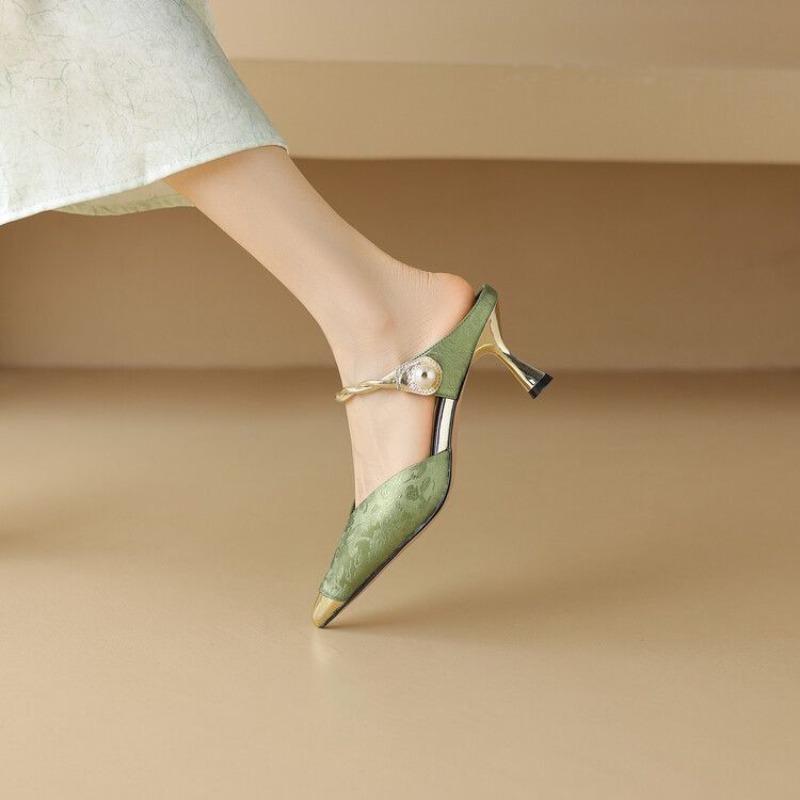 Korea Style Shoes Outside Women's Slippers And Ladies Sandals Non Slip Novelties Sale Original Comfortable Elegan Slides