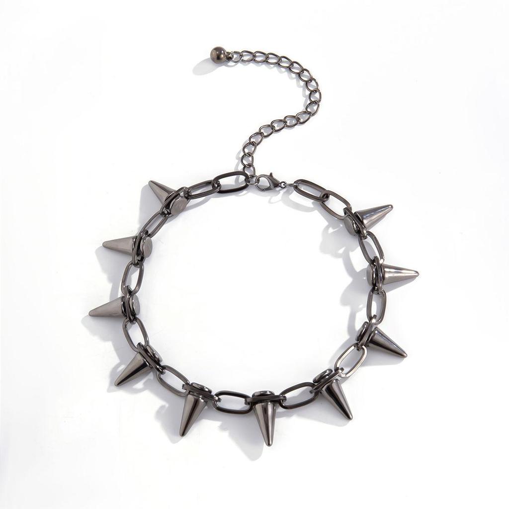 Retro punk spiky collarbone necklace Gothic bullet studded chain collar suitable for parties, daily street wear